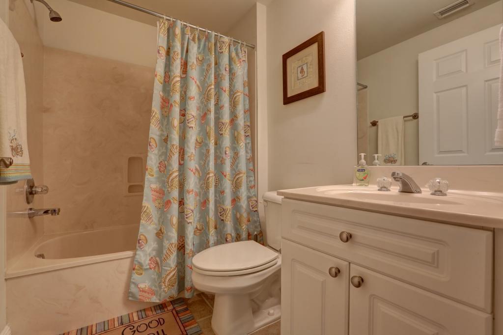 guest bathroom.jpg