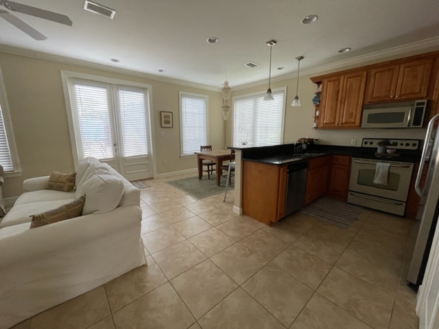 kitchen2.jpg