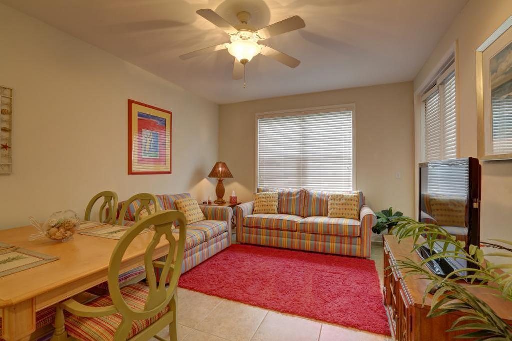 living room 1.jpg