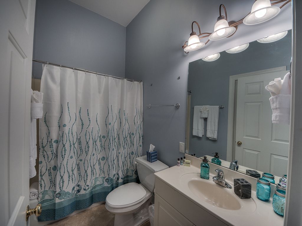Magnolia Main Bath.jpg