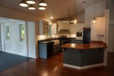 Kitchen (1).JPG