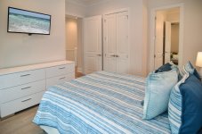 queen bedroom 1.jpg
